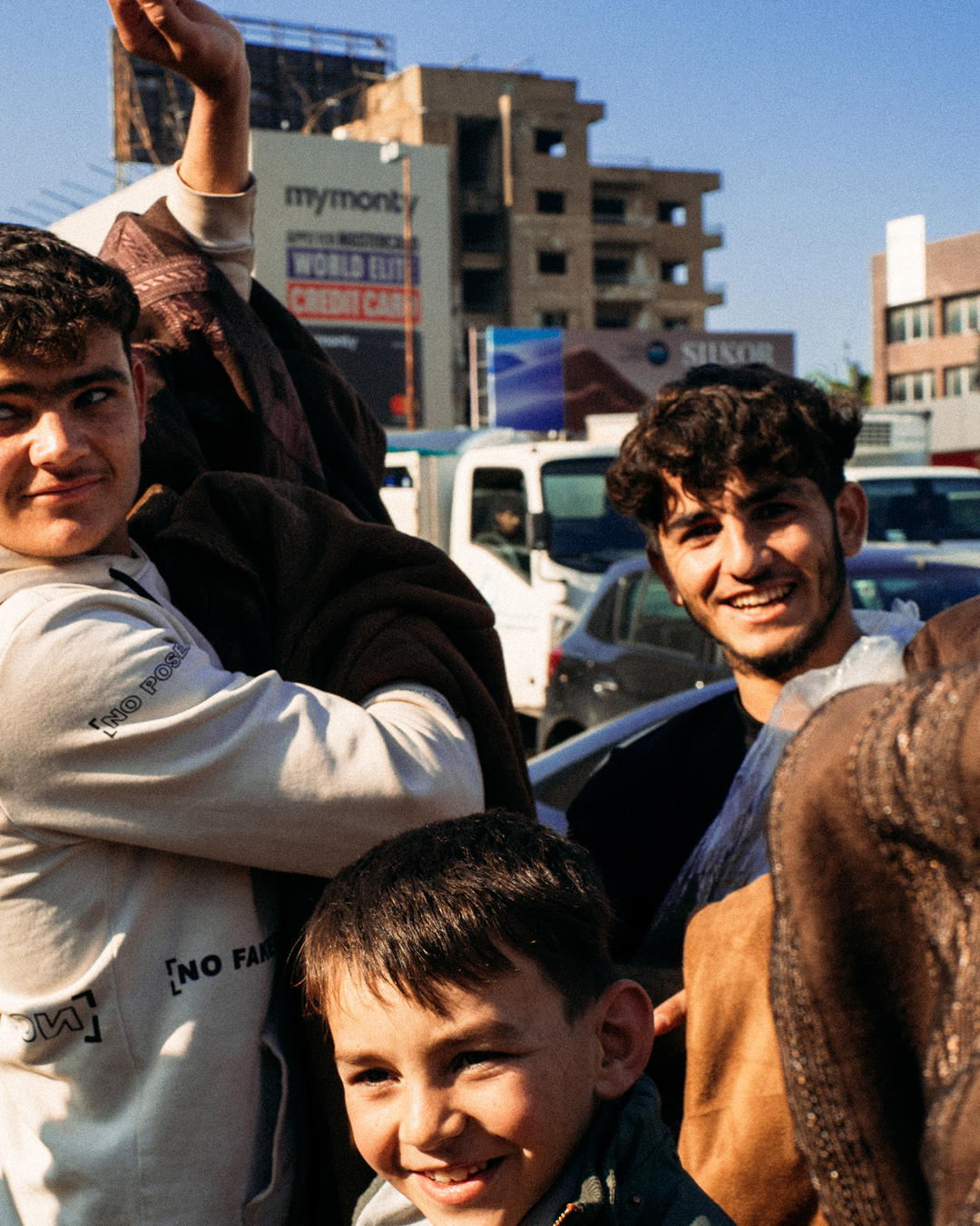 <strong>تحت الشمس</strong>